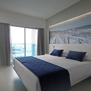 Zimmer mit Kingsize-Bett